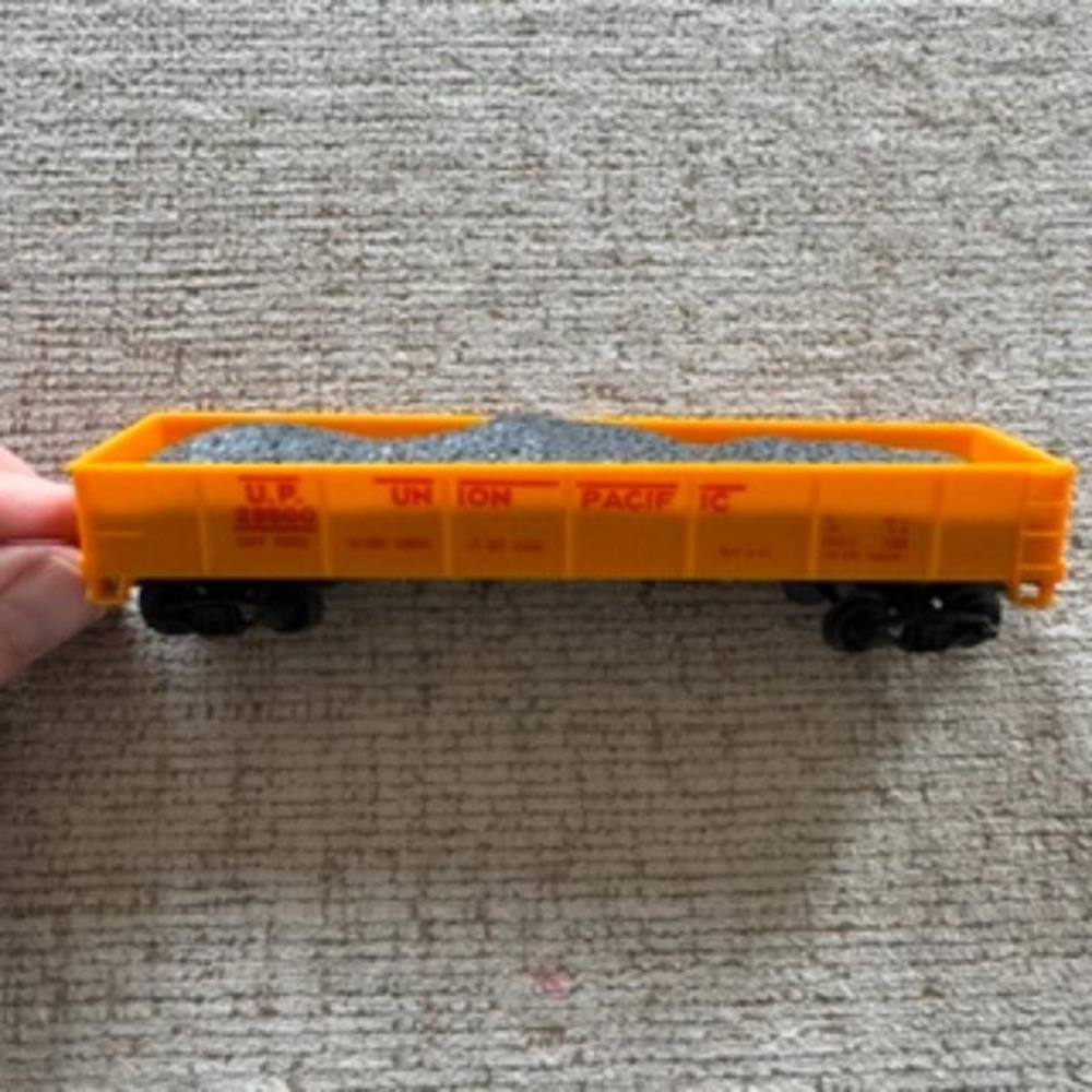 Life-Like Ho Scale Union Pacific #29500 Coal Gondola Train Car Loaded